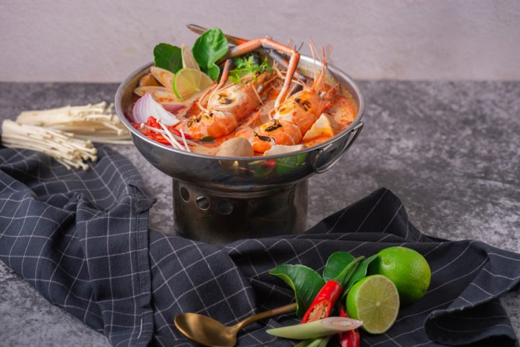 Bạn có thể tùy biến hương vị lẩu Thái theo khẩu vị gia đình