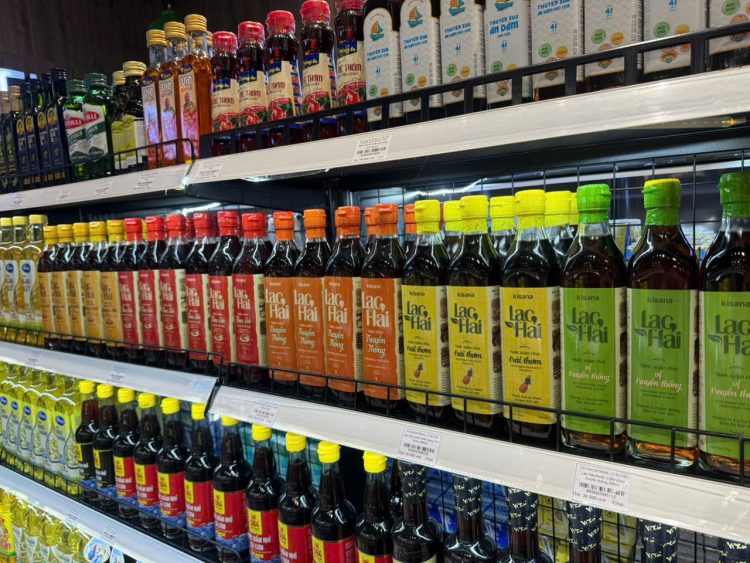 Nước mắm Lạc Hải